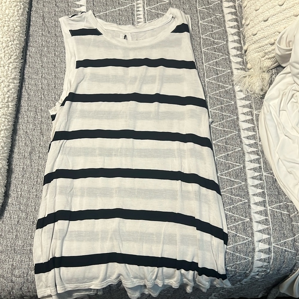 Black and white tank, size medium, key hole back